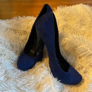 Cobalt blue round toe pumps